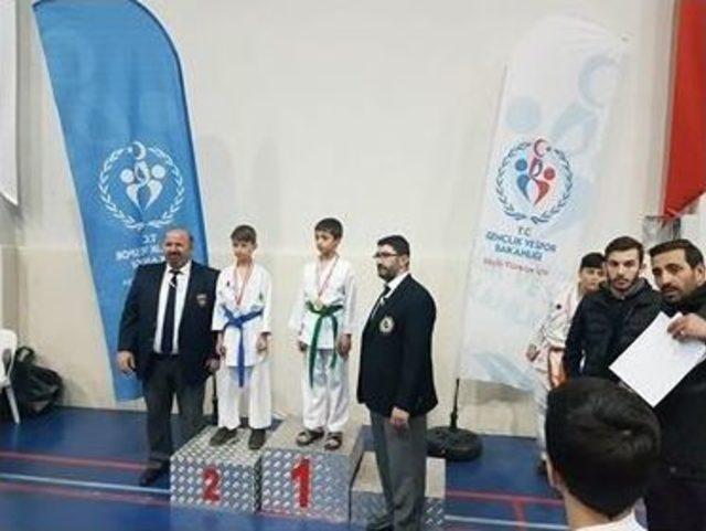 Çanakkale’de Okullar Arası Karate İl Şampiyonası Ve Anadolu Yıldızları Ligi Seçmeleri