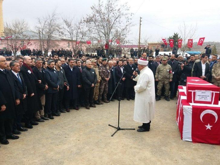 Bakan Soylu Şehit Babasının Kolundan Hiç Ayrılmadı G4