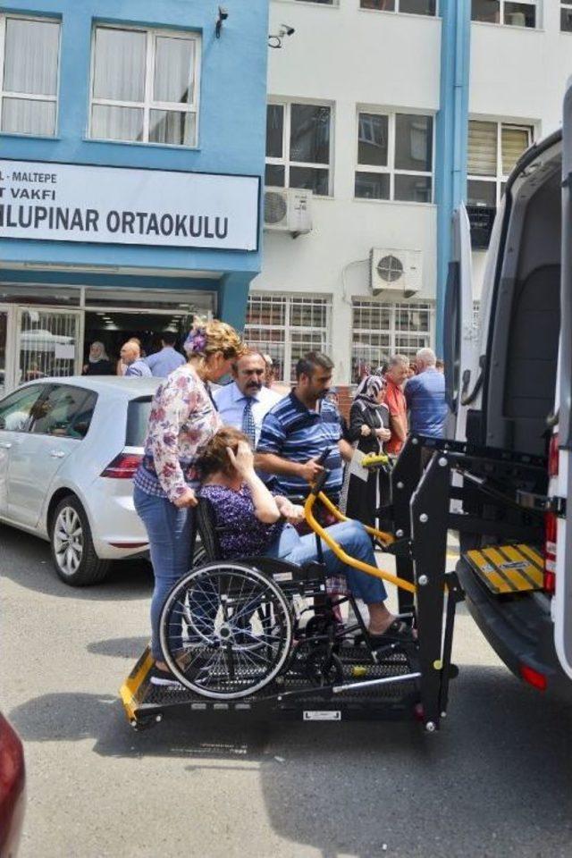 Maltepe’de Engelliler Ve Yaşlılar Sandıklara Taşındı