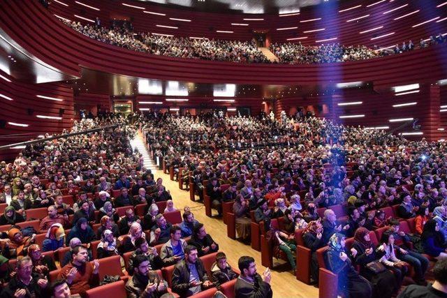 Eller Semaya Mehmet&ccedil;ik İ&ccedil;in A&ccedil;ıldı 1