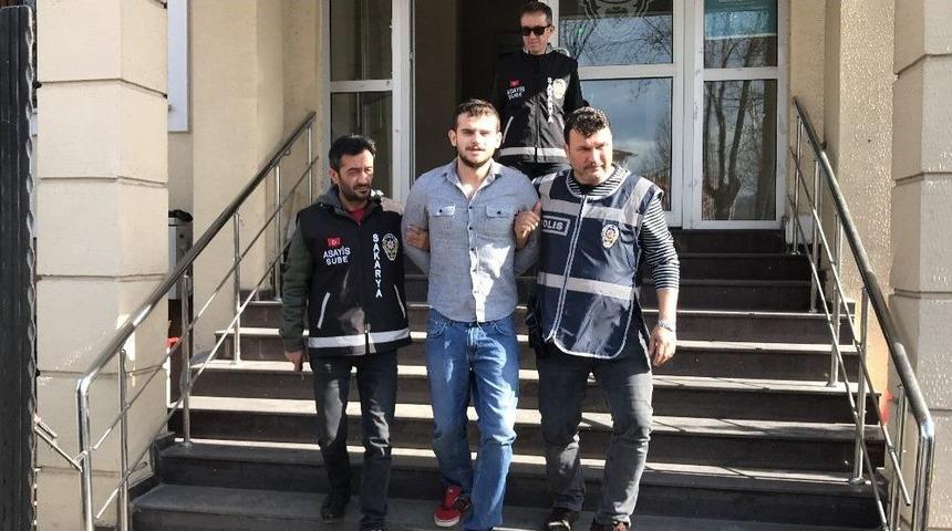 13 Su&ccedil;tan Aranma Kaydı Bulunan Ve Cezaevi Firarisi Olan Şahıs Adliyeye Sevk Edildi