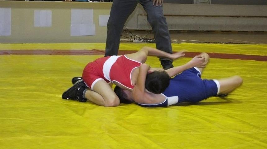 Burhaniye&rsquo;de İki Kardeş Birbirine Rakip Oldu