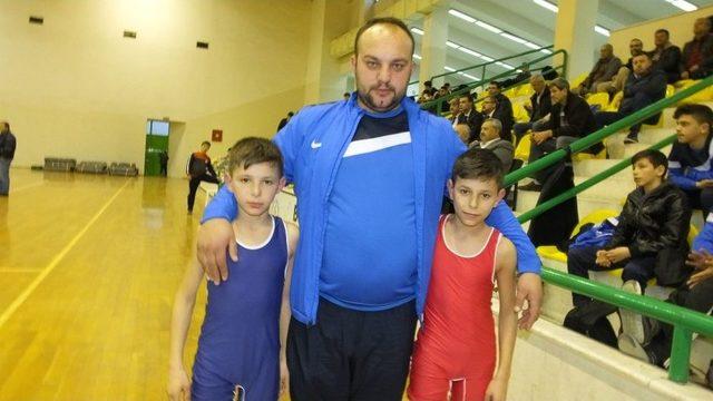 Burhaniye&rsquo;de İki Kardeş Birbirine Rakip Oldu 1