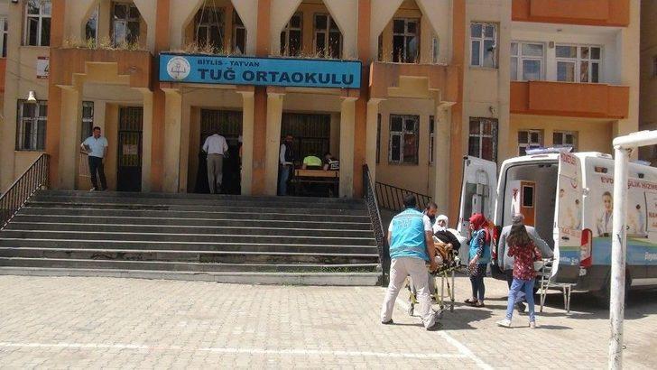 Tatvan’da Hastalar Hasta Nakil Araçlarıyla Oy Kullanımına Götürüldü G5