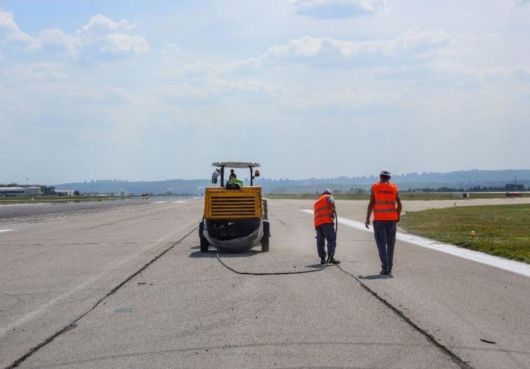 Dhmi, Esenboğa Havalimanı&rsquo;nda Pistlere Bakım Yapıyor