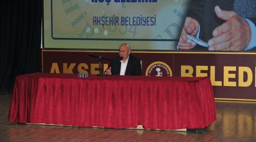 Akşehir&rsquo;de Vehbi Vakkasoğlu&rsquo;ndan S&ouml;yleşi Ve İmza G&uuml;n&uuml;