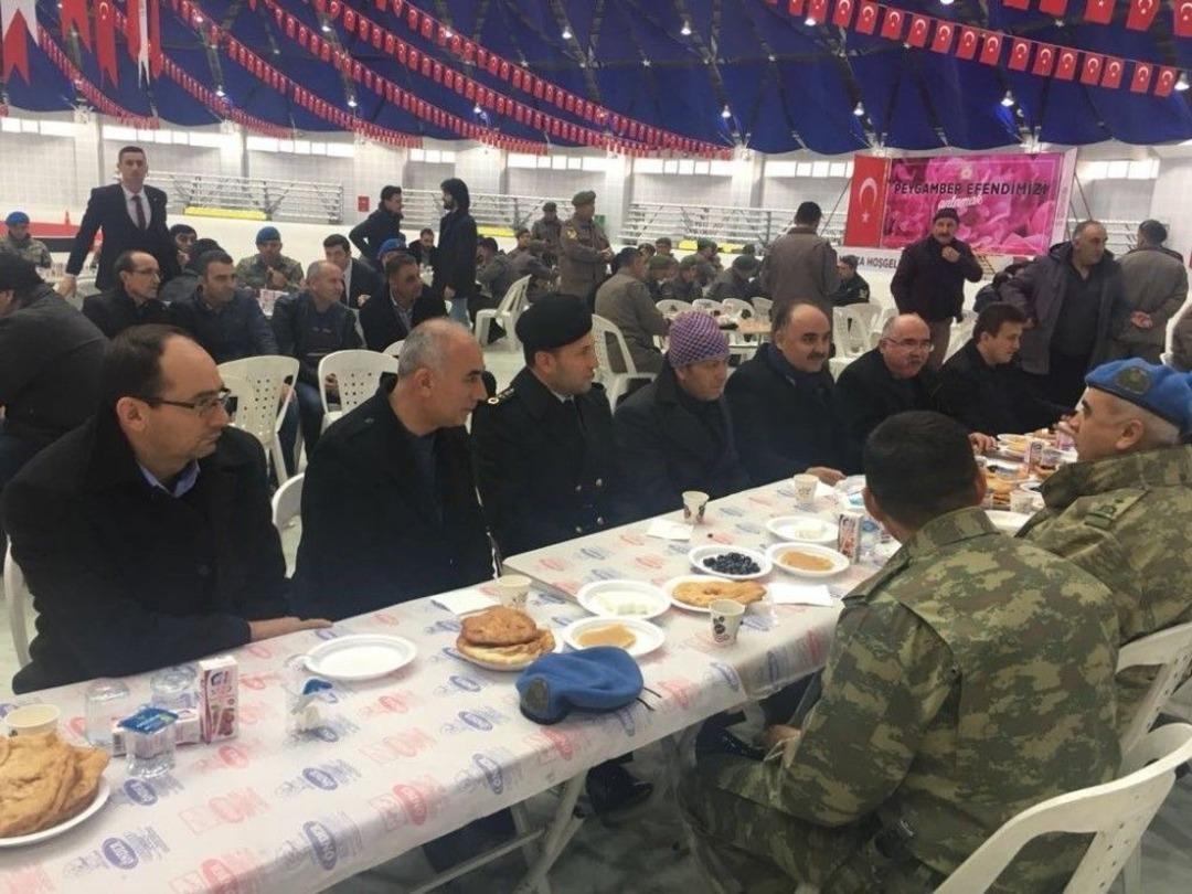 Afrin Şehidi İ&ccedil;in Mevlit Okutuldu, Pişi Dağıtıldı