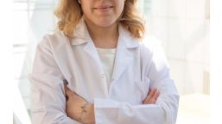 Yrd. Do&ccedil;. Dr. Jale &Ouml;zdemir&rsquo;den G&ouml;ğ&uuml;s B&uuml;y&uuml;tme Ameliyatları Sonrası G&uuml;neş Uyarısı