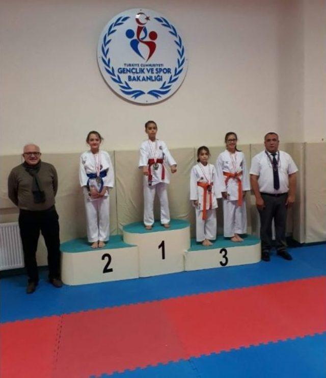 Eskişehirli Öğrencilerin Karate Mücadelesi