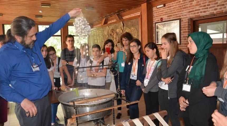 Yabancı &Ouml;ğrenciler Busmek&rsquo;te