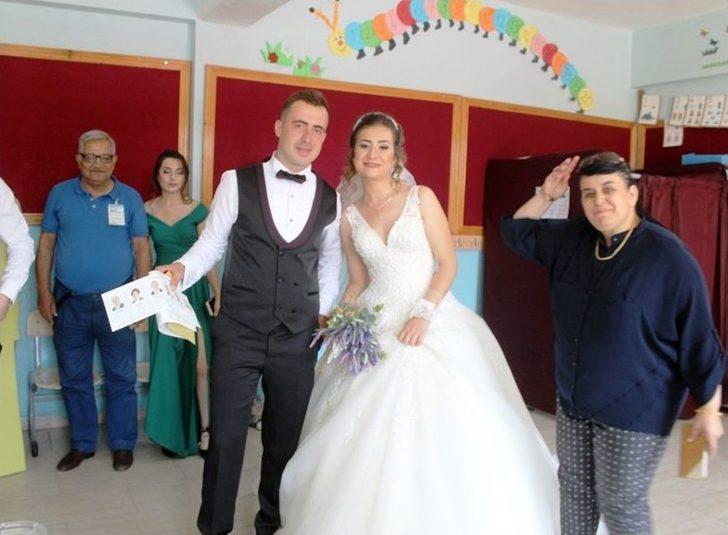 Ayvalık’ta Gelin Ve Damat Düğünden Önce Oy Kullandı G5