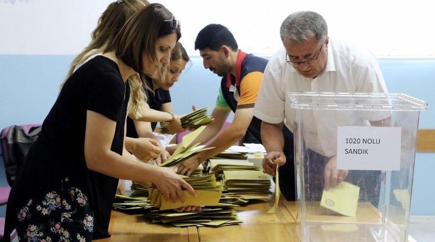 Antalya&rsquo;da Oylar Sayılıyor