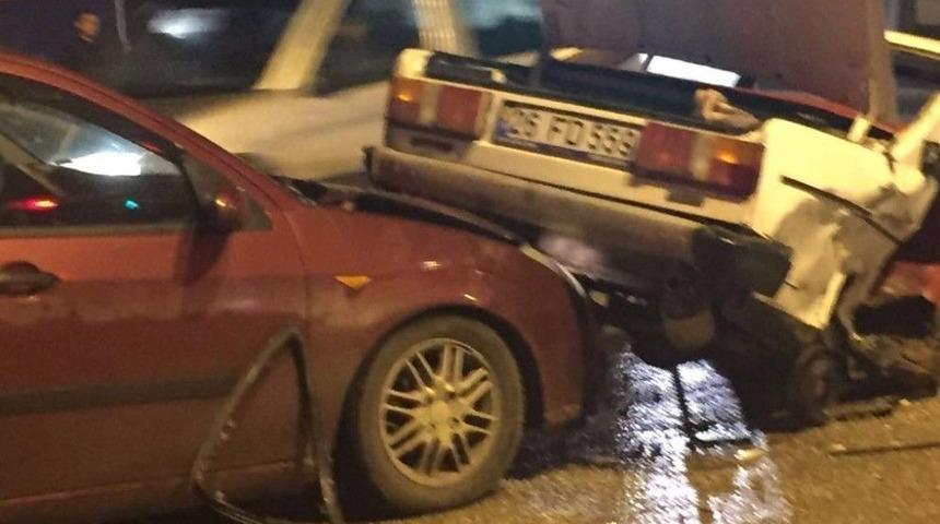 Feci Kazada Otomobil İkiye B&ouml;l&uuml;nd&uuml;