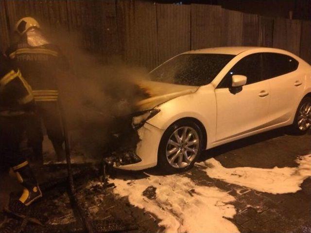 Odunlukta &Ccedil;ıkan Yangın Araca Zarar Verdi 1