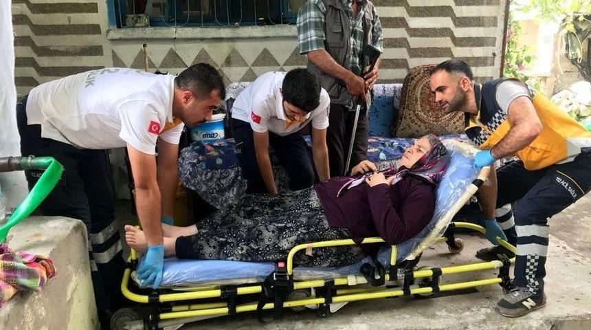 İl Sağlık Müdürlüğü’ne Bağlı 112 Ve Evde Sağlık Hizmetleri Ekipleri Sandığa Gidemeyen Hastaları Sandığa Götürdü