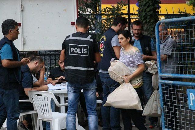 Adana’da Sayılan Oylar Seçim Kurullarına Getiriliyor