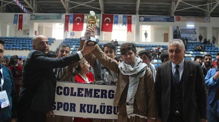 Hakkari&rsquo;de Kul&uuml;pler Arası Halkoyunları Yarışması