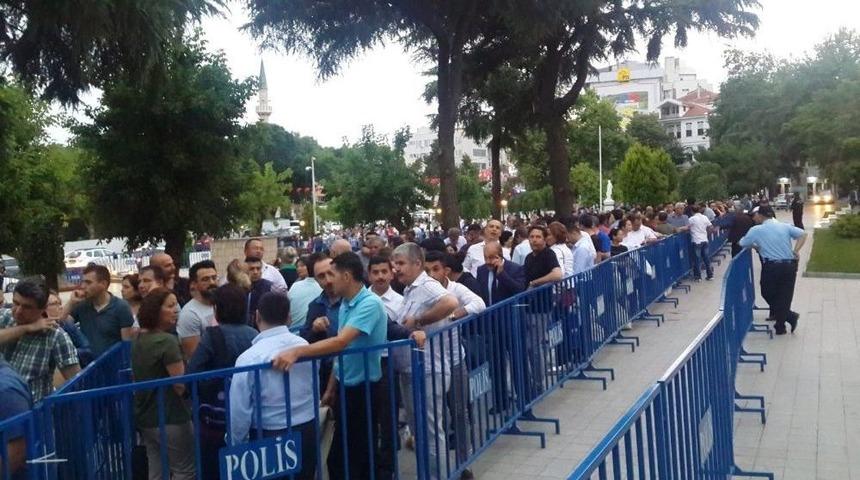 Tekirdağ&rsquo;da Oy Torbası Kuyruğu