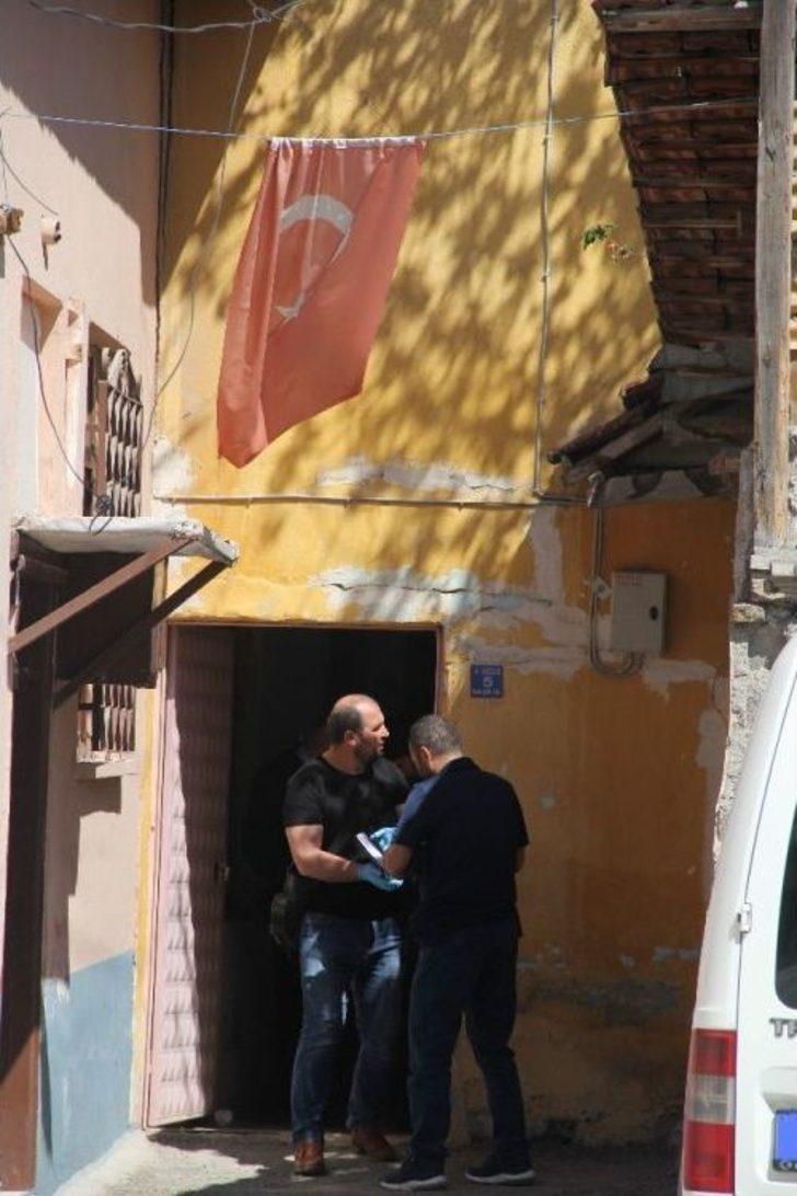 Cinnet Getiren Koca Eşini Çekiçle Öldürdü G1