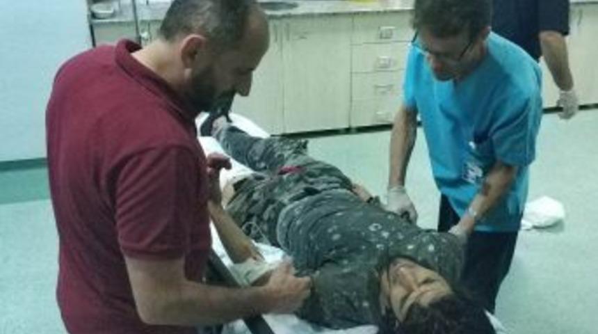 Sigara Vermeyen Genci Bı&ccedil;akladılar