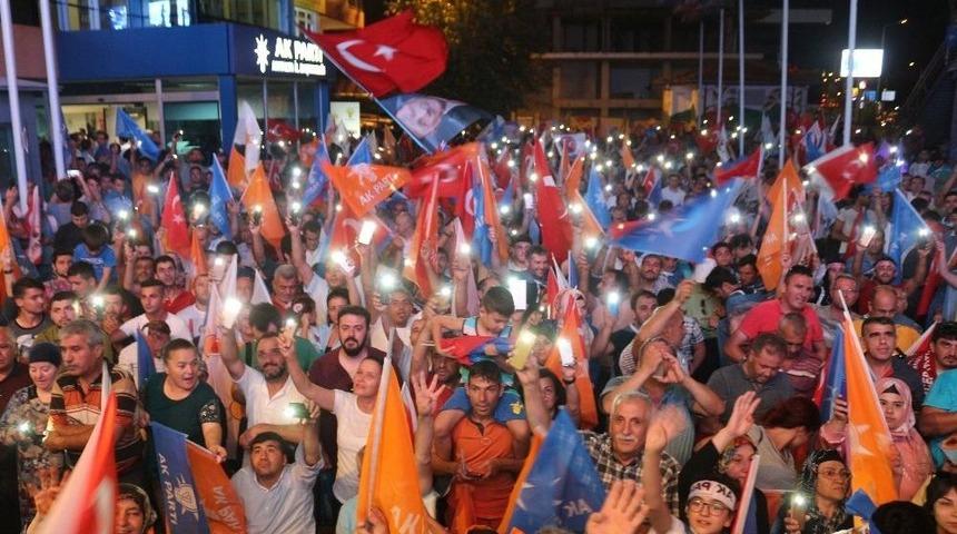 Antalya Ak Parti İl Binasında Kutlama