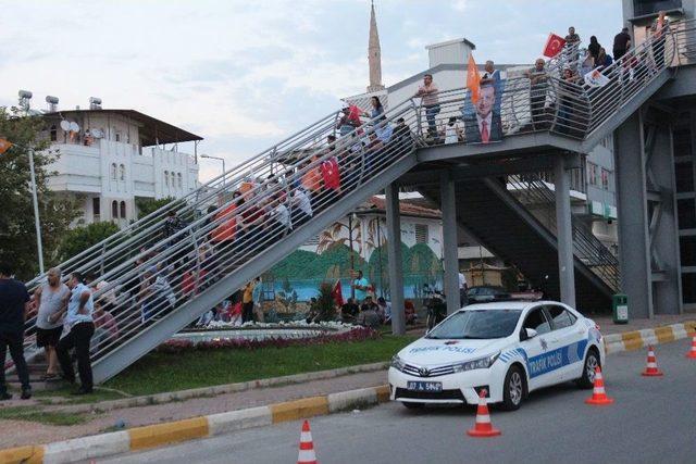 Antalya Ak Parti İl Binasında Kutlama