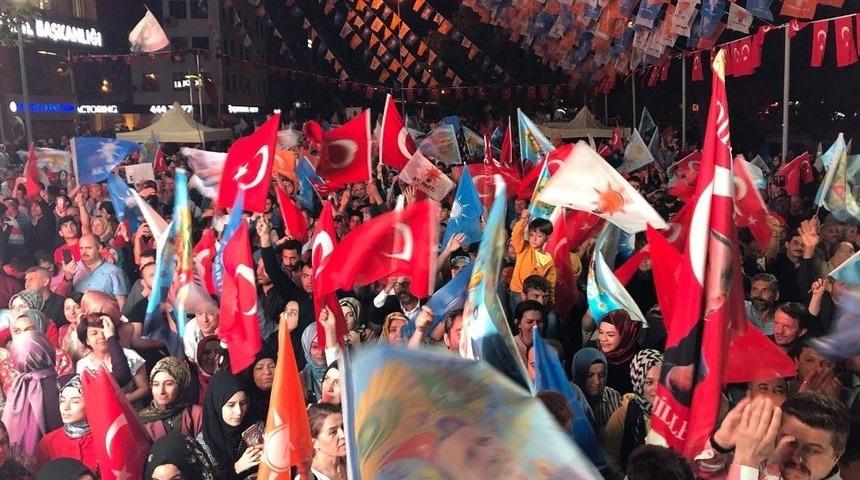 Kocaeli&rsquo;de Ak Parti &Ouml;n&uuml;nde Kutlamalar Başladı