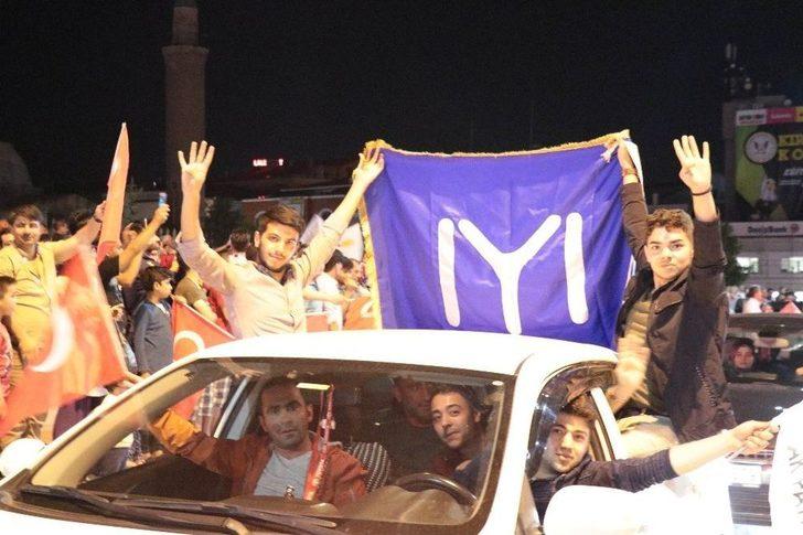 Kırşehir’de Vatandaşlar Sokaklara Döküldü G3