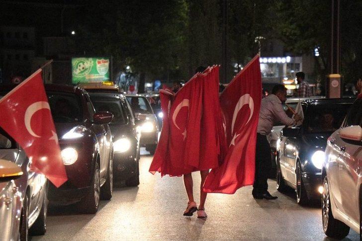 Kırşehir’de Vatandaşlar Sokaklara Döküldü G4