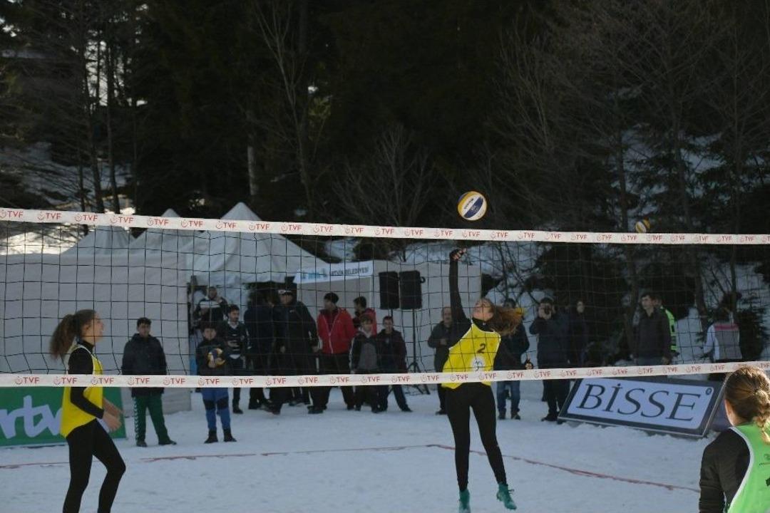 Artvin&rsquo;de Kar Voleybolu Şampiyonası Sona Erdi