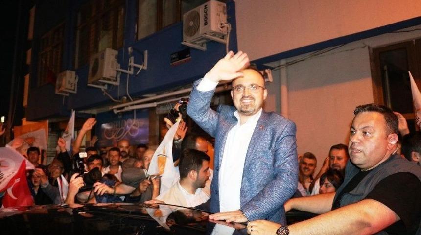 Ak Parti Grup Başkanvekili Turan Se&ccedil;im Sonucunu Davul &Ccedil;alarak Kutladı