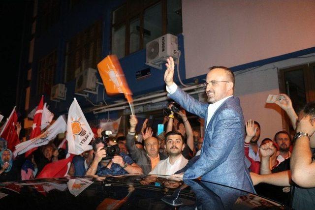 Ak Parti Grup Başkanvekili Turan Seçim Sonucunu Davul Çalarak Kutladı