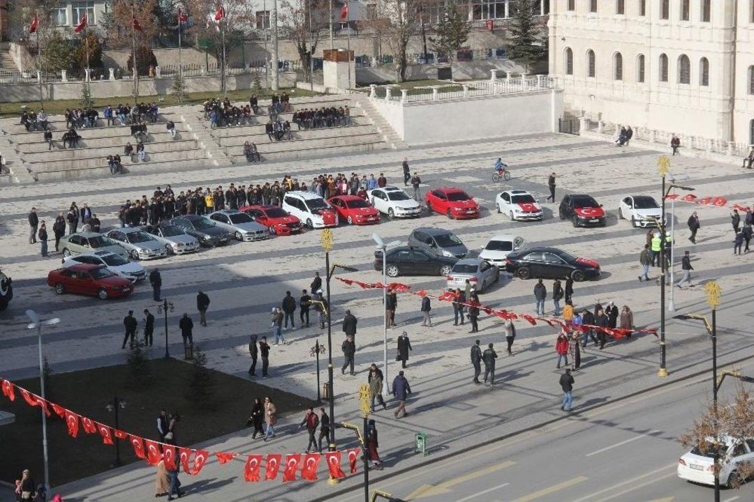 Otomobilleriyle Ay-yıldız Yaptılar