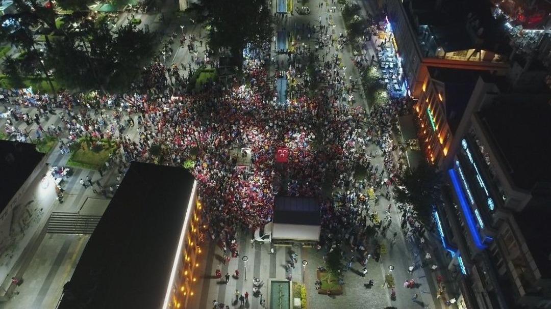 Trabzon&rsquo;da Ak Parti Kutlamaları Havadan B&ouml;yle G&ouml;r&uuml;nt&uuml;lendi