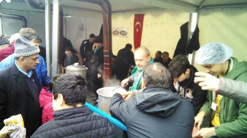 Esenler&rsquo;de 5 Ton Hamsi Tavada, Mısır Ve Patates Sobada Pişirildi