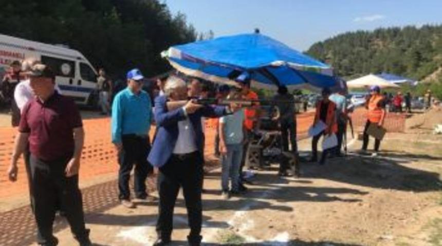 Başkan Şahin, Atıcılar Kul&uuml;b&uuml;n&uuml;n D&uuml;zenlediği Yarışmaları İzledi