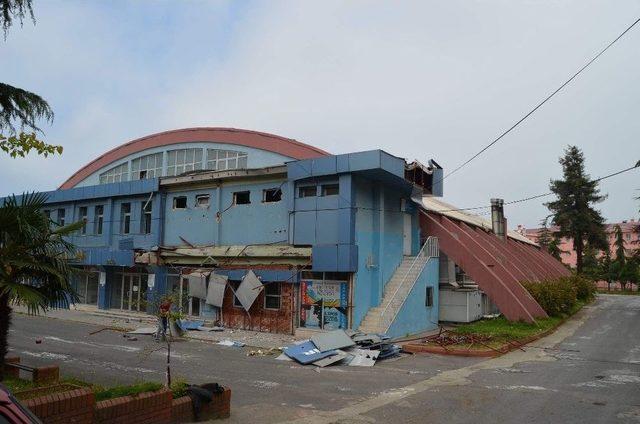 Yarım Asırlık Spor Salonu Yıkılıyor