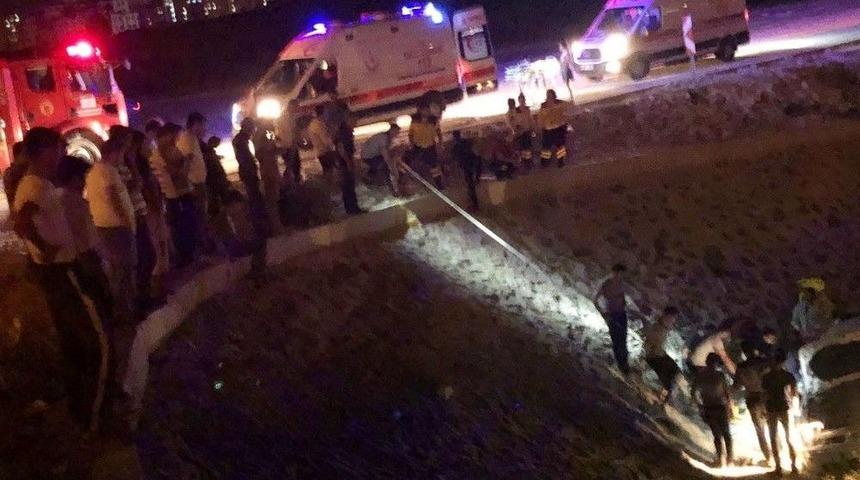 Hatay&rsquo;da Otomobil Dereye U&ccedil;tu: 2 Yaralı