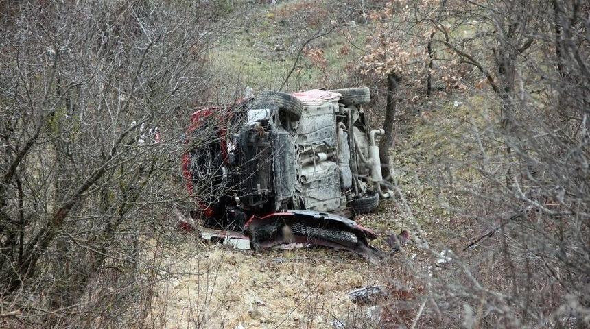 Yoldan &Ccedil;ıkan Otomobil Şarampole Yuvarlandı: 6 Yaralı