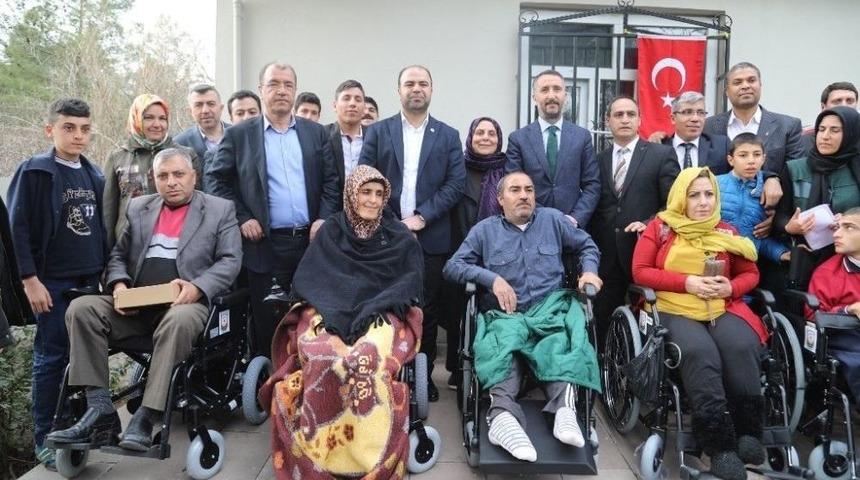 Başkan &Ccedil;ift&ccedil;i, Siverek&rsquo;te Engellilerle Buluştu