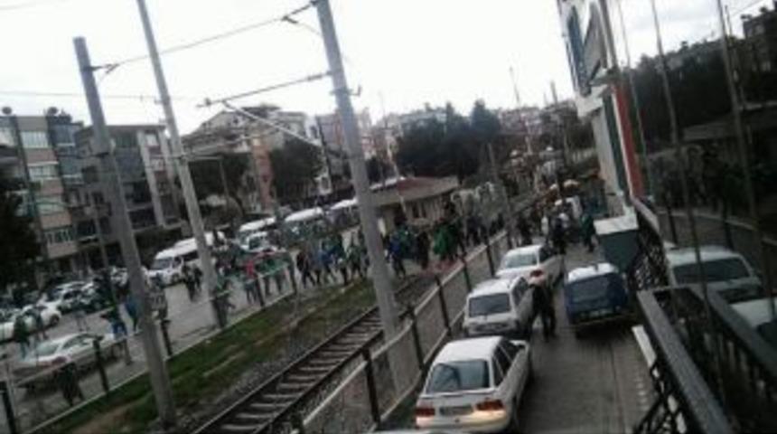 T.m. Akhisarspor İle Bursaspor Taraftarı Arasında &Ccedil;ıkan Olayda İki Kişi Yaralandı