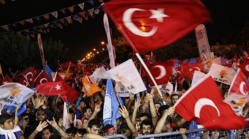 Adana&rsquo;da Davullu Zurnalı Se&ccedil;im Kutlaması