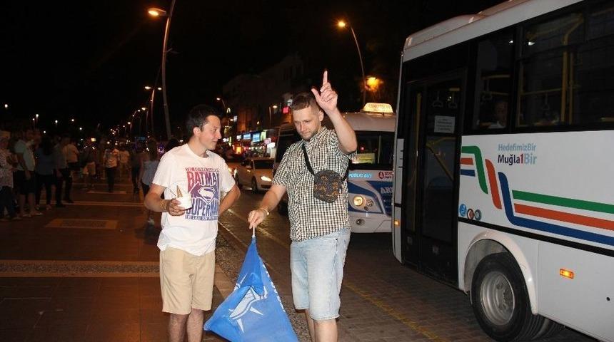 Marmaris&rsquo;te Coşkulu Ak Parti Kutlaması