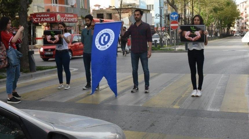 Uşak Üniversitesi Öğrencilerinden Doğa Mesajı