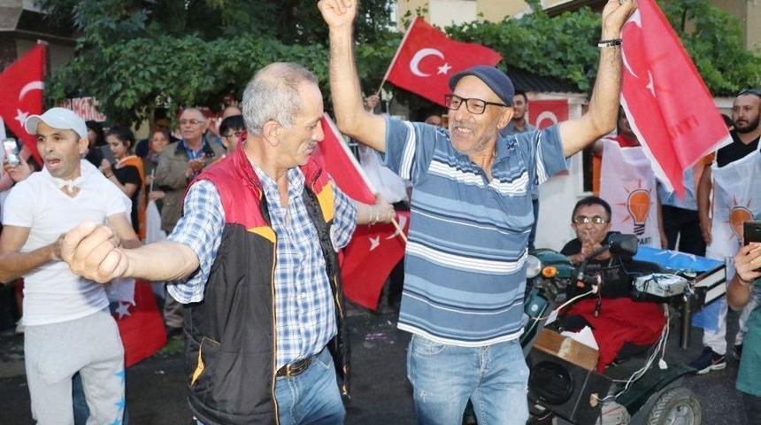 Aksaray&rsquo;da Se&ccedil;im Kutlamaları
