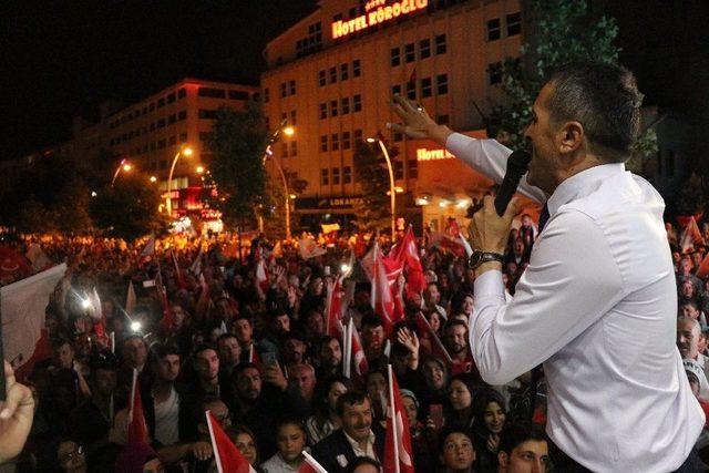 Bolu’da Seçim Sonuçları Coşkuyla Kutlandı