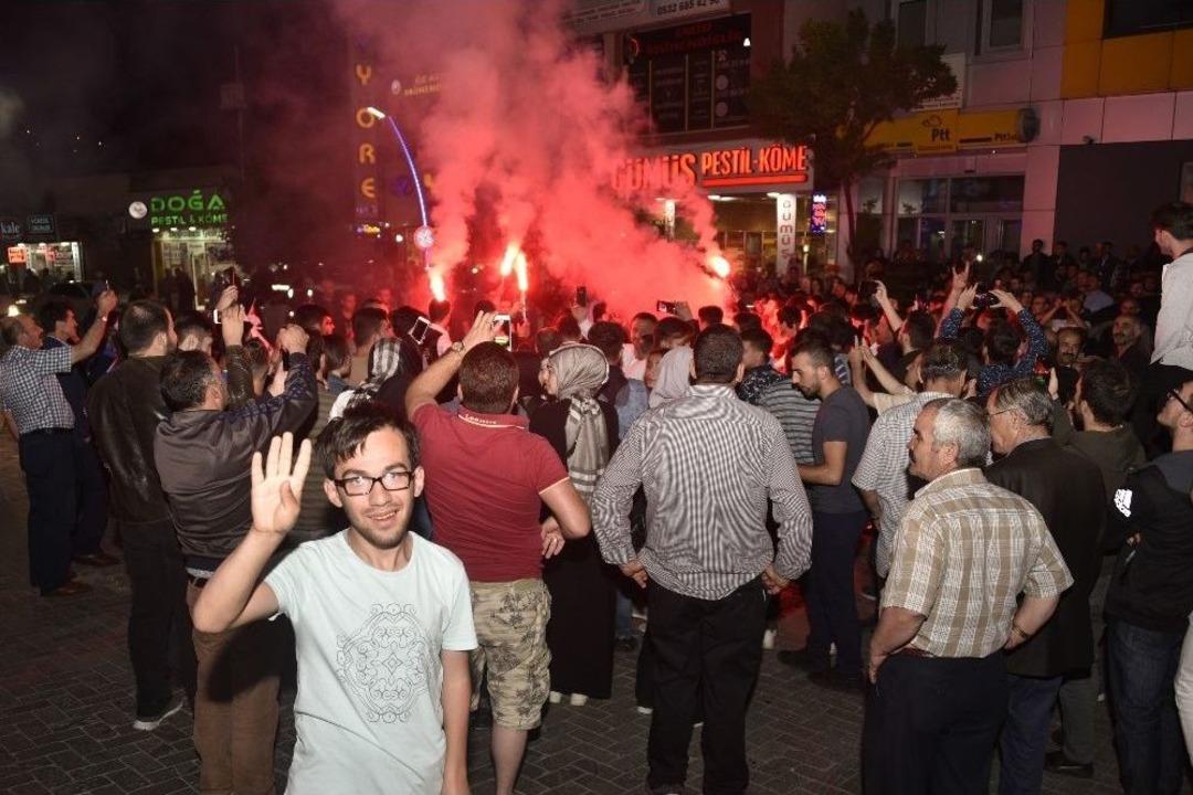 G&uuml;m&uuml;şhane&rsquo;de &ldquo;başkan Erdoğan&rdquo; Sevinci