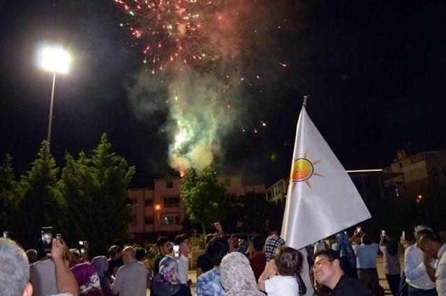 Didim’de Ak Parti Ve Mhp’liler Seçim Zaferini Kutladı