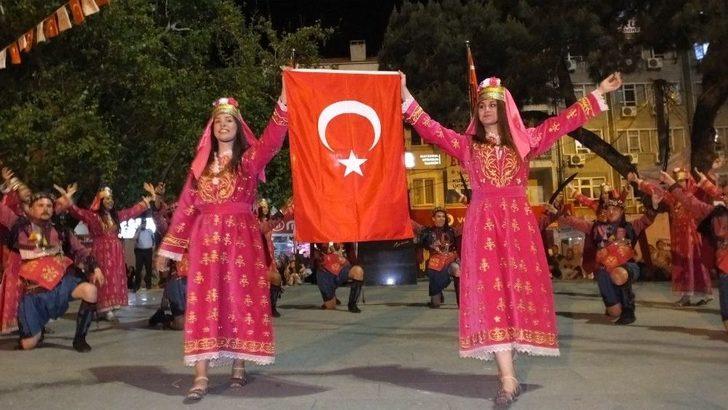 Burhaniye’de Uluslararası Halk Oyunları Şenliği Coşkusu G2