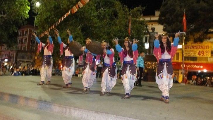 Burhaniye’de Uluslararası Halk Oyunları Şenliği Coşkusu G4